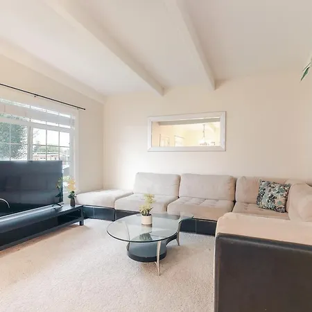 Peaches & Cream 3Br/1Ba Villa